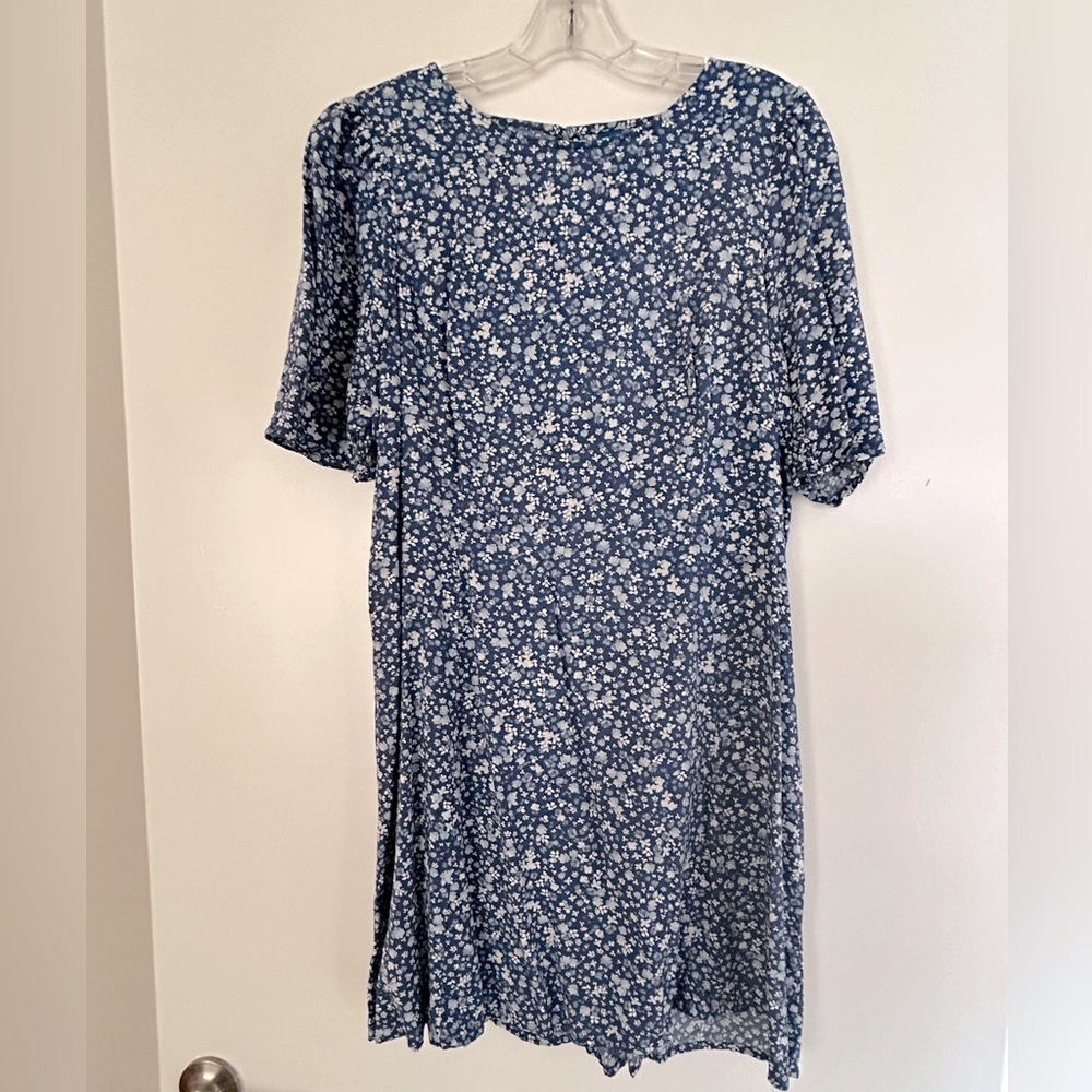 Short sleeved blue and white dress with cutout back